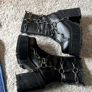 Like new Demonia assault-66 platform boots